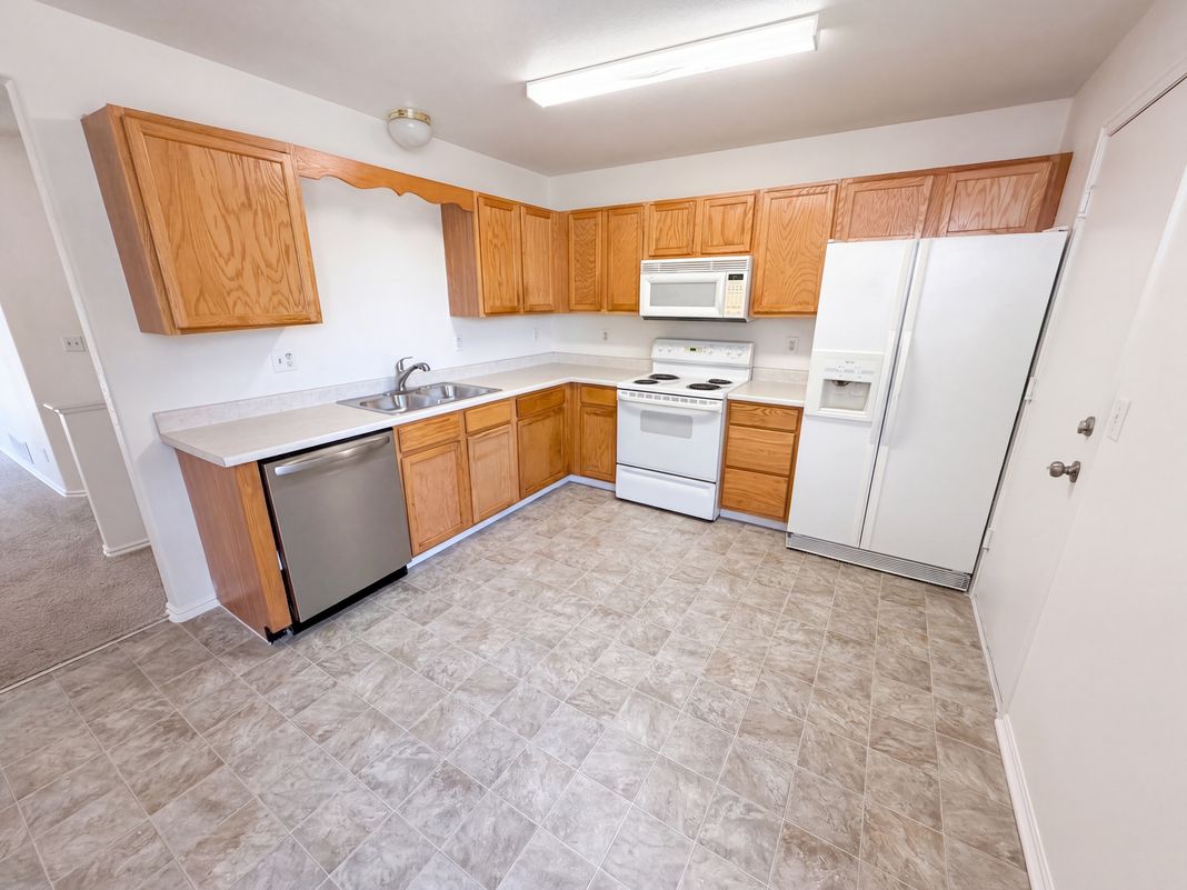 Property photo 2 of 18959 E Linvale Pl