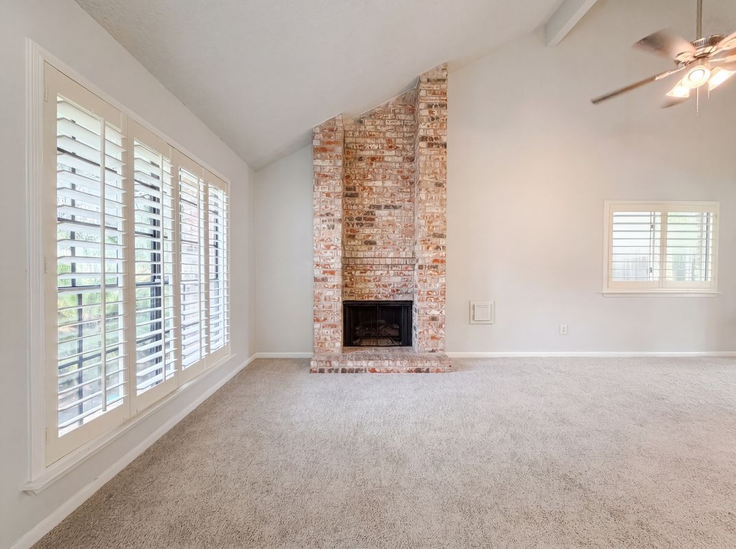 Property photo 3 of 807 Mountain Meadows Dr