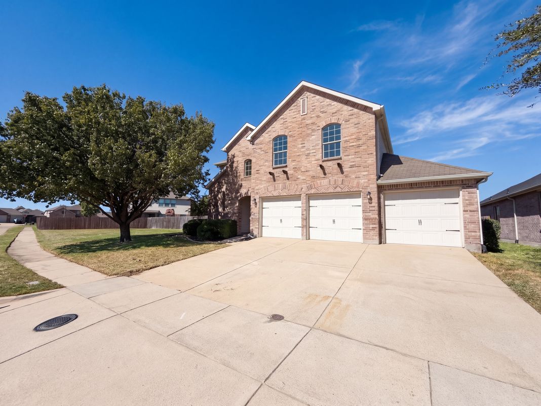 Property photo 1 of 2030 Uvalde Dr
