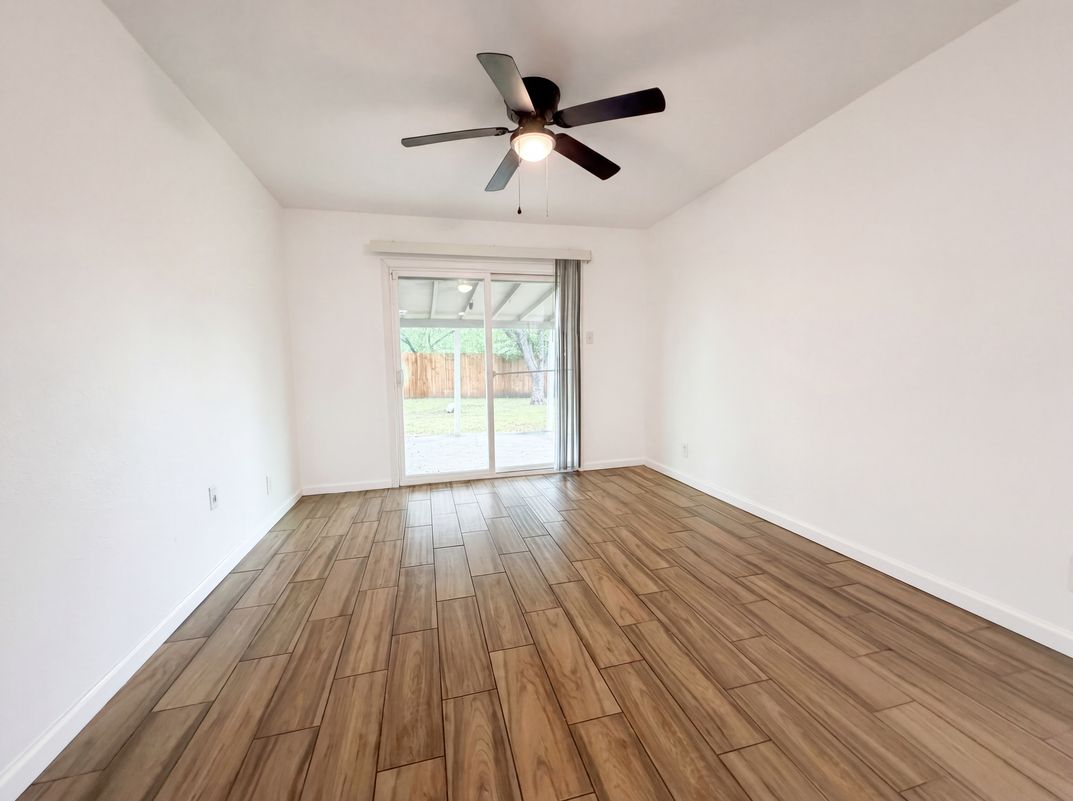 Property photo 3 of 3702 Autumn Ln