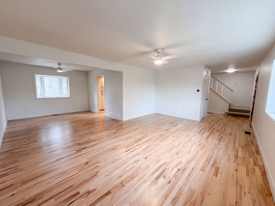 Property photo 3 of 9301 Raleigh Ct