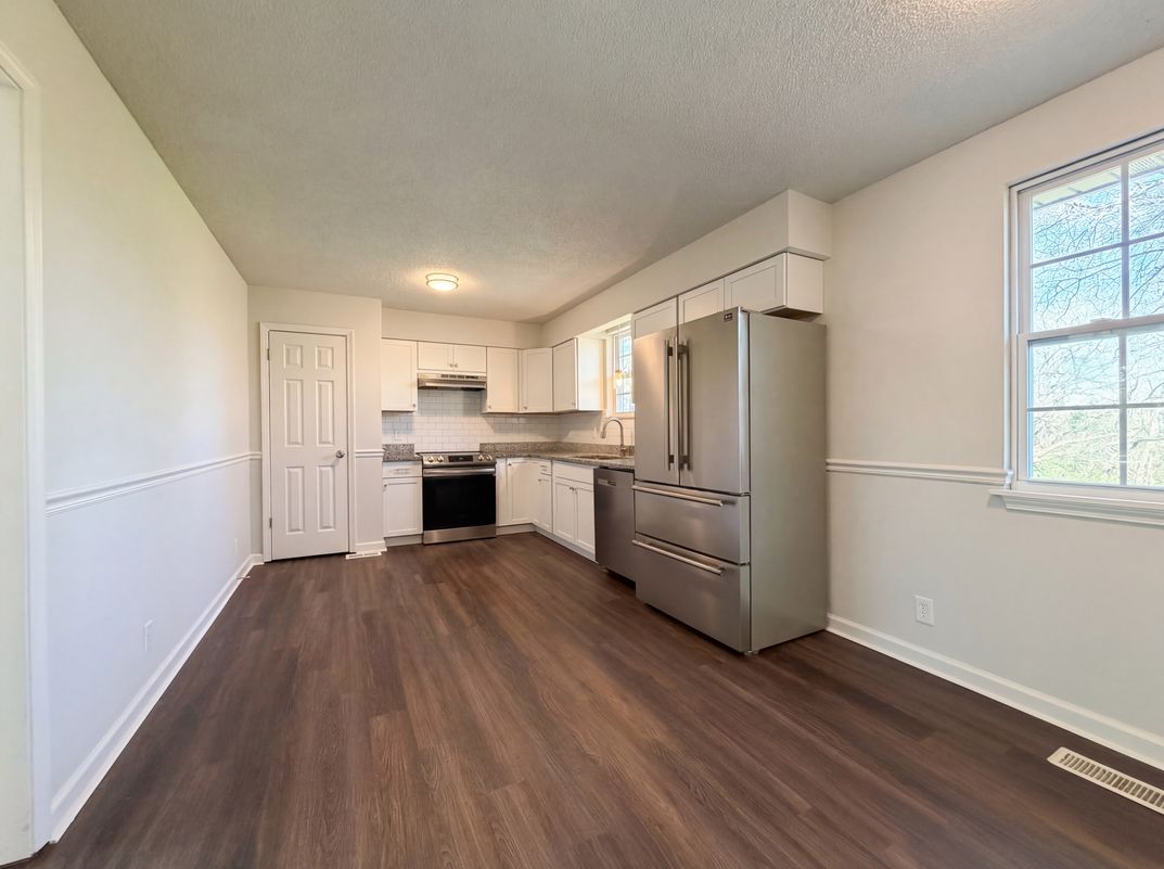 Property photo 2 of 5148 Roxborough Dr