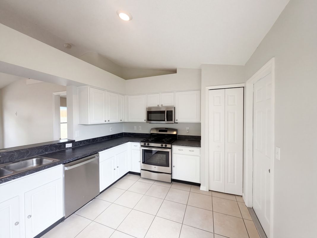 Property photo 2 of 13319 Caspian Ln