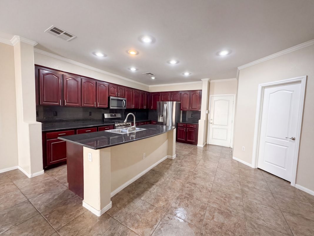 Property photo 2 of 5925 Big Horn View St