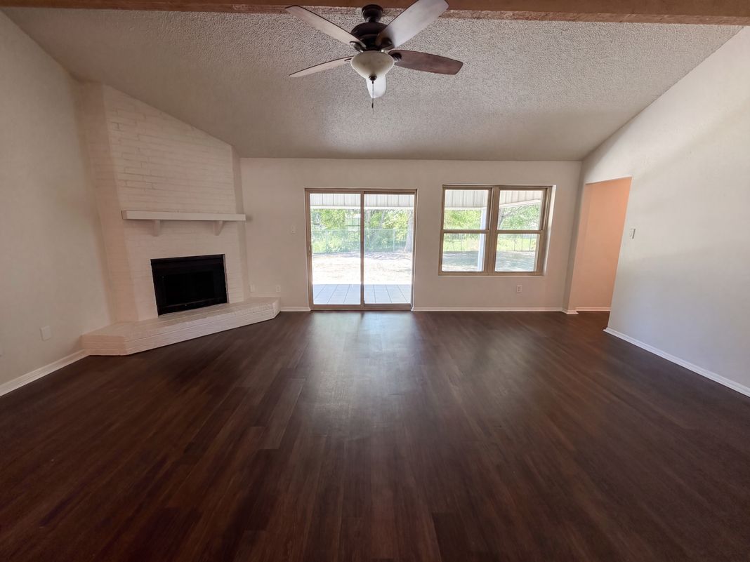 Property photo 3 of 309 Applewood Ln