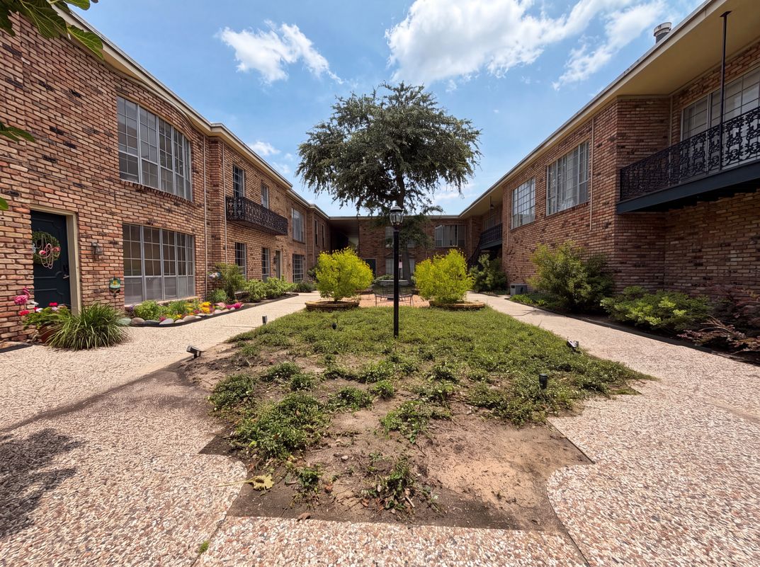 Photo 14 of 18 of 2503 McCue Rd, Houston, TX