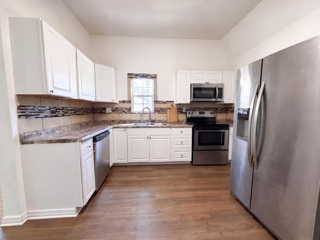 Property photo 2 of 1216 Bessie St