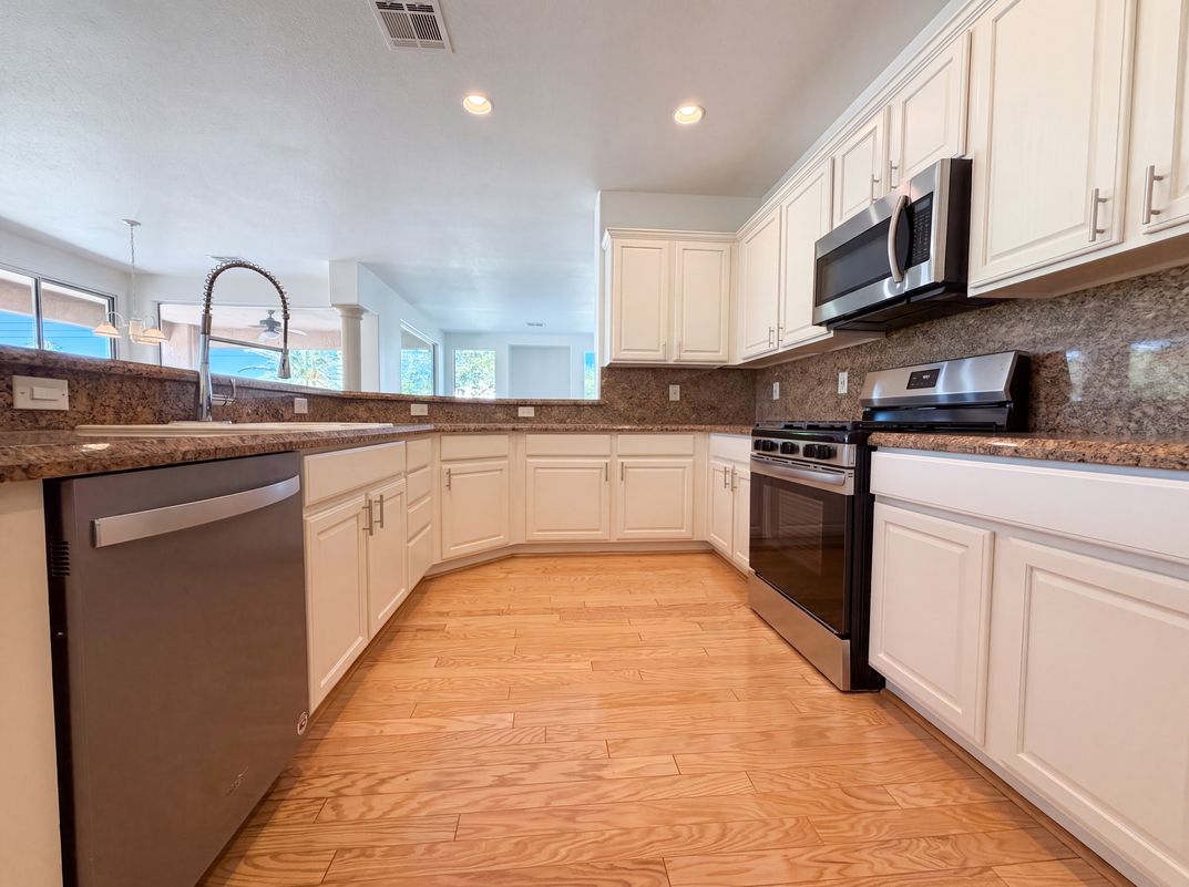 Property photo 2 of 10228 Donde Ave