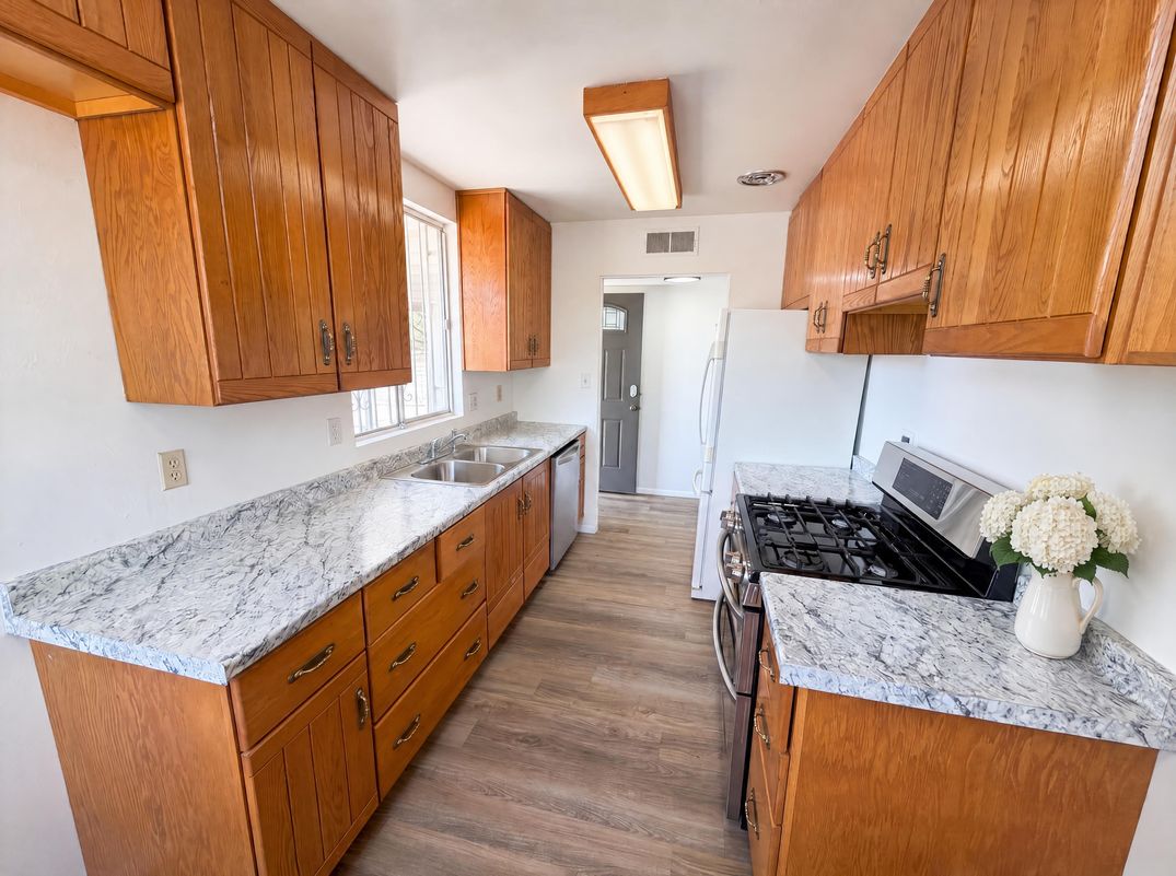 Property photo 2 of 2901 N Cloverland Ave