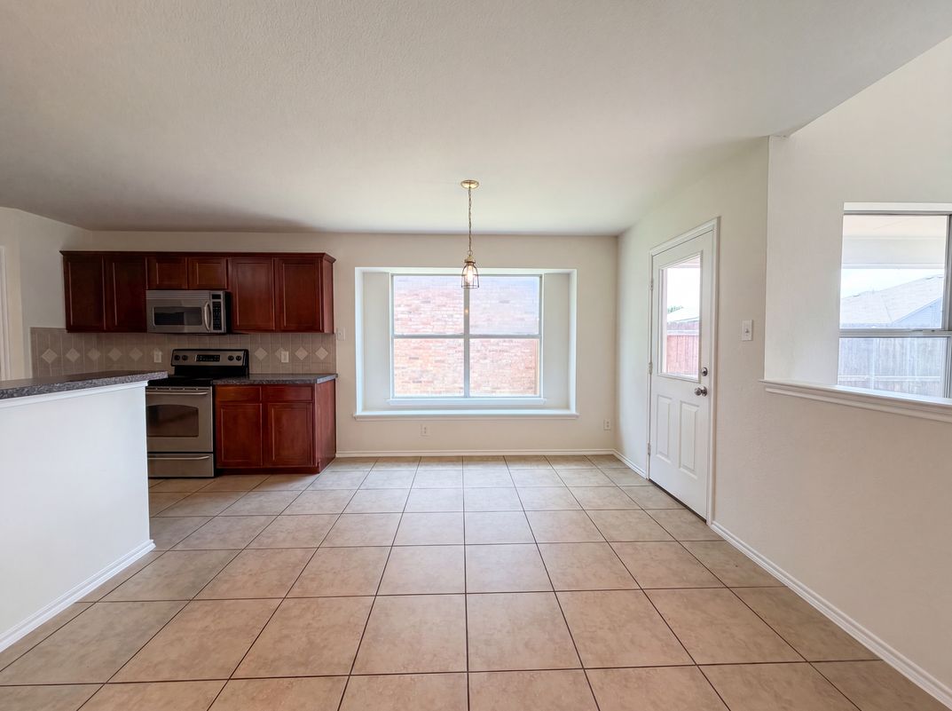 Photo 7 of 16 of 8608 Sagebrush Trl, Crossroads, TX