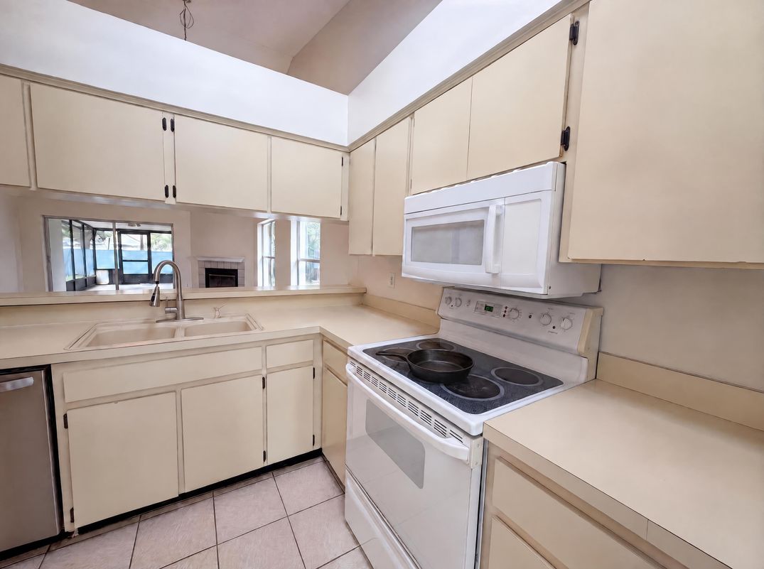 Property photo 2 of 8613 Cottonway Ln