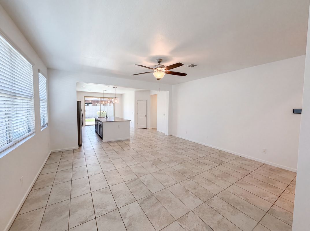 Property photo 3 of 4127 S 97th Dr
