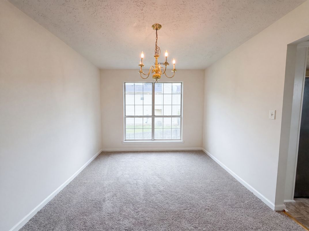 Photo 6 of 32 of 5355 Queen Ester Ct, Ellenwood, GA