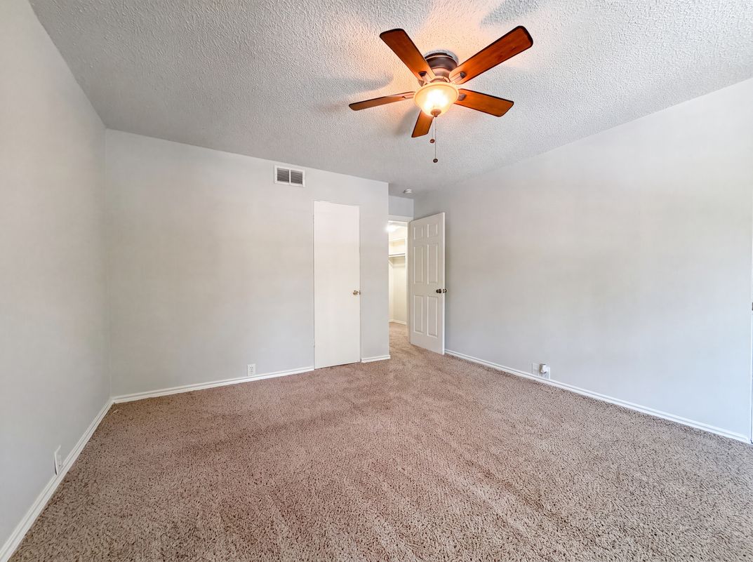 Photo 9 of 18 of 2503 McCue Rd, Houston, TX