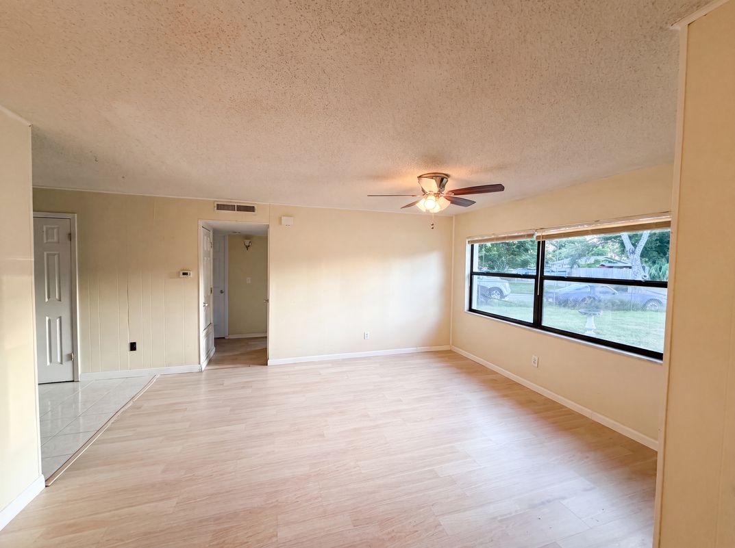 Property photo 3 of 722 Virginia Ln