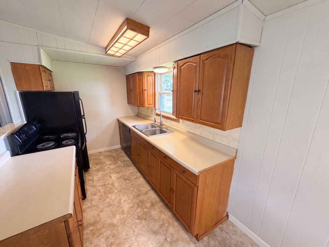 Property photo 2 of 2584 E Phylbeck Ave