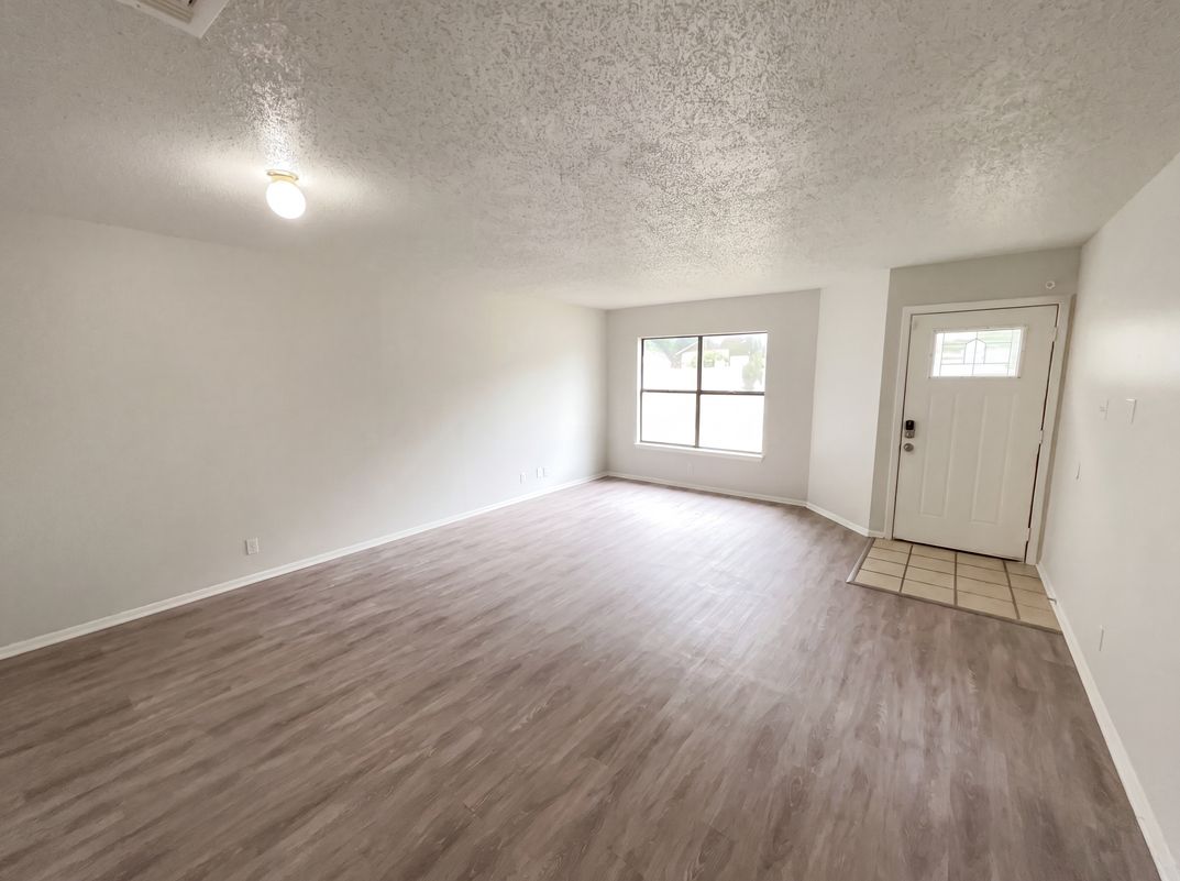 Property photo 3 of 2830 Fisher Field Dr