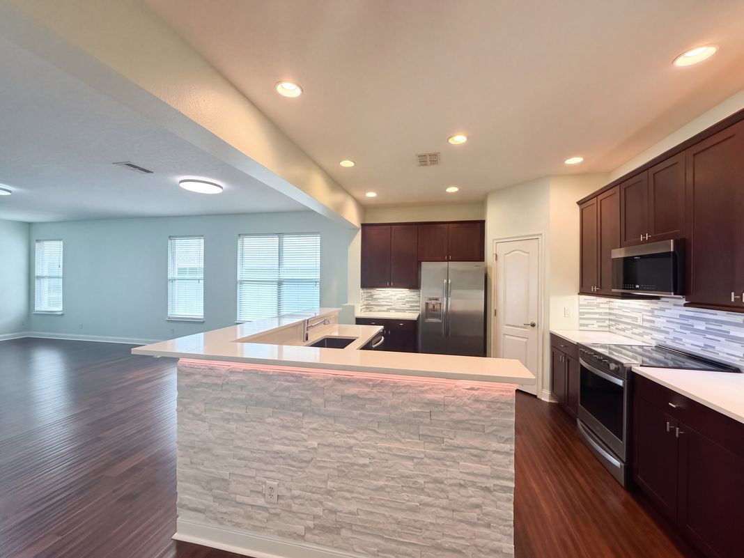 Property photo 2 of 7271 Londale Blvd