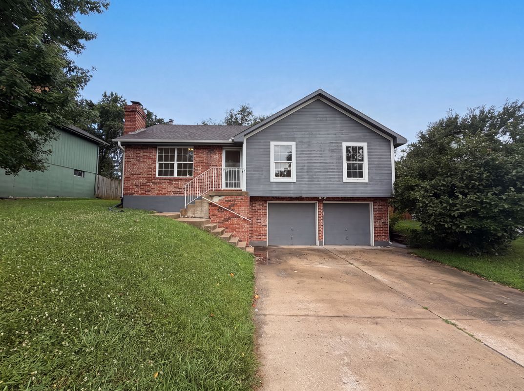 Property photo 1 of 1706 N Lazy Branch Rd