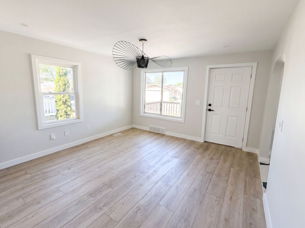 Photo 3 of 28 of 492 Algene St, Lake Orion, MI