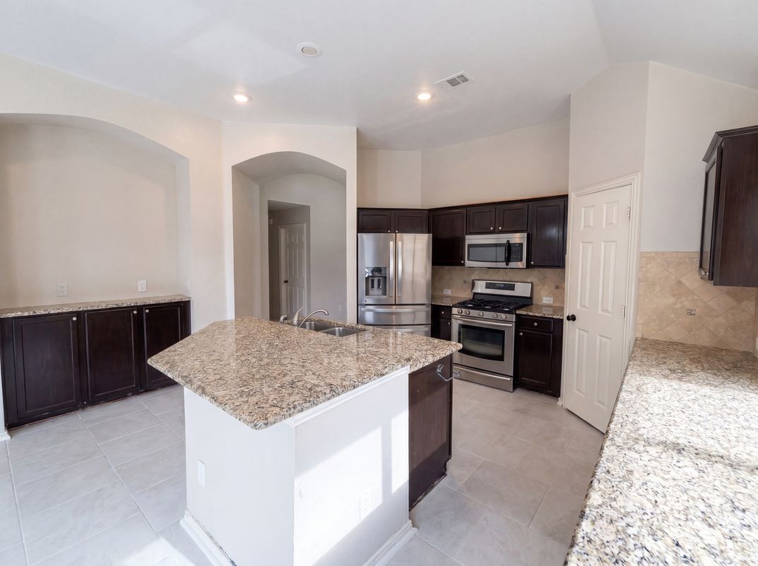 Property photo 2 of 1441 Forest Oaks Ct