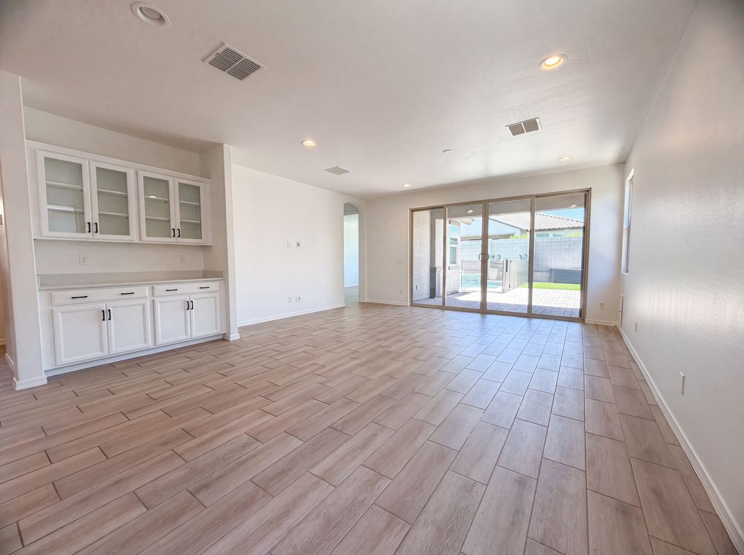 Property photo 3 of 2831 W Rainbow Dr