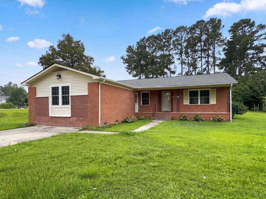 Property photo 1 of 2401 N Hills Dr