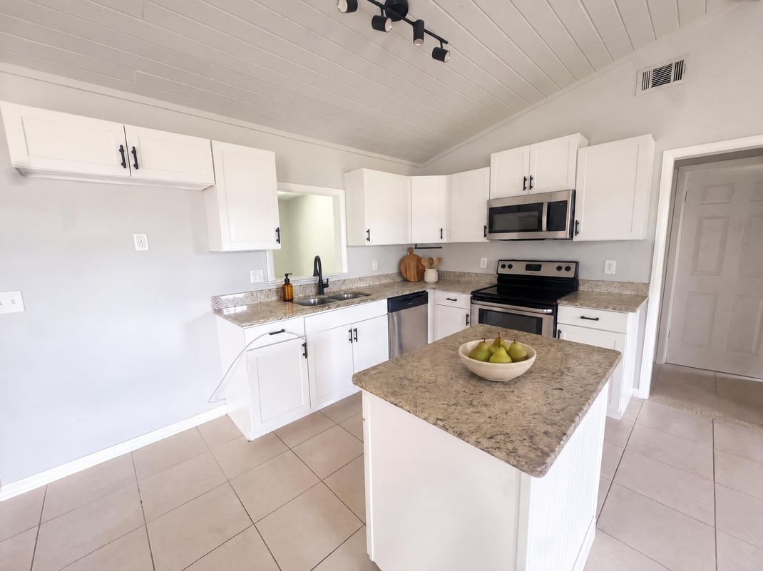 Property photo 2 of 1005 Barber St