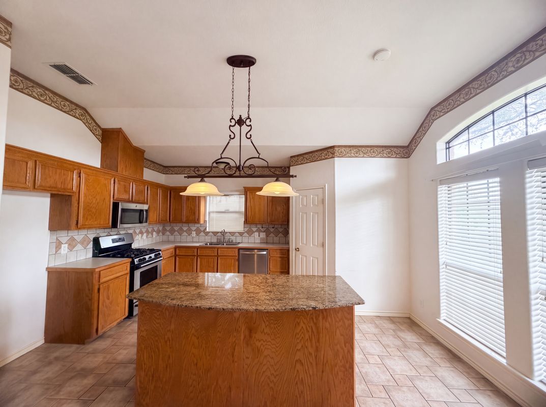 Property photo 2 of 14925 Beal Dr