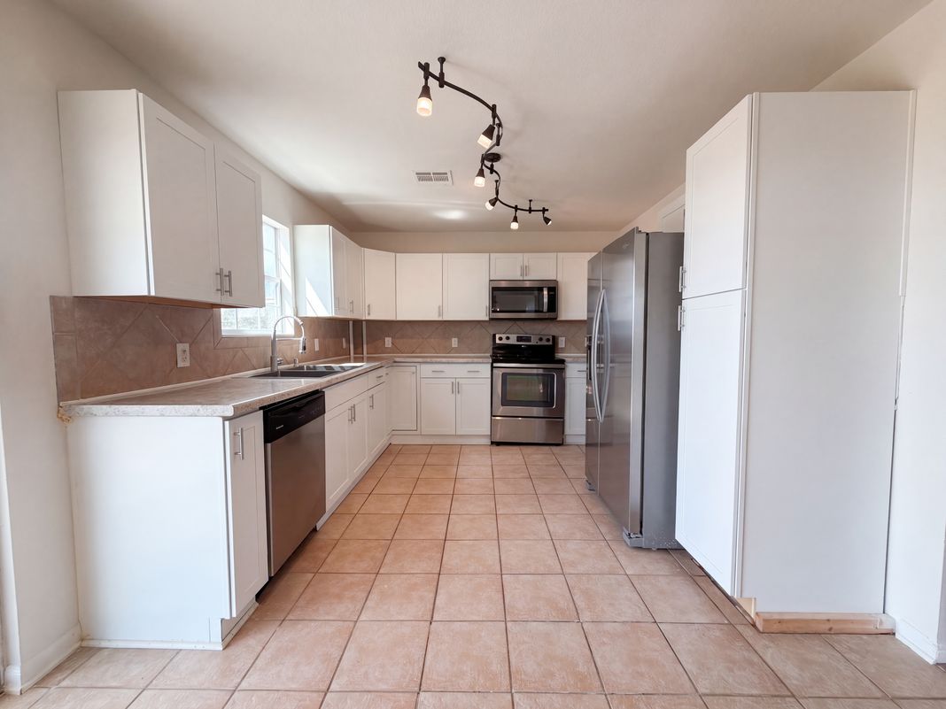 Property photo 2 of 2408 Mikulec Dr