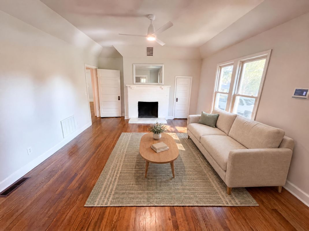 Property photo 3 of 208 S Elm St