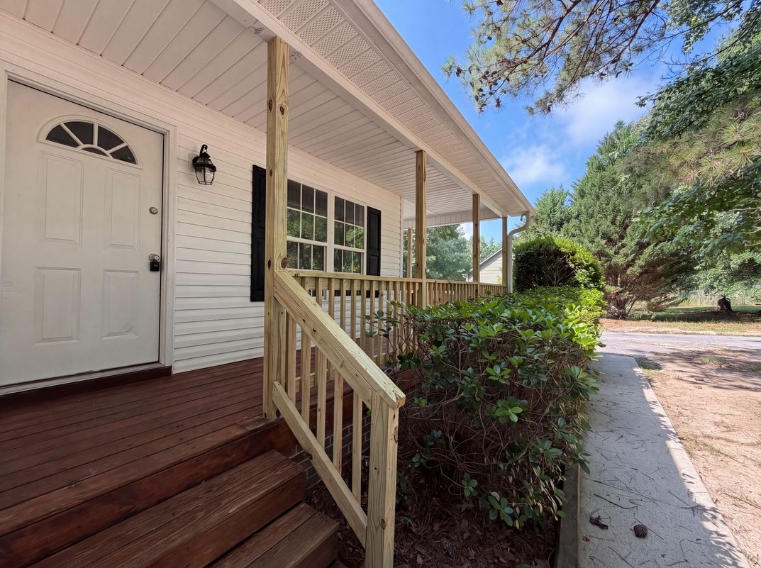 Property photo 1 of 576 Sunray Dr