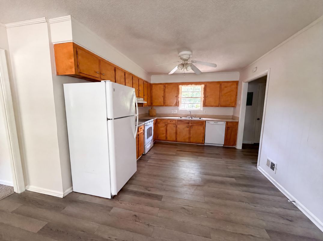 Property photo 2 of 406 Lafayette Way