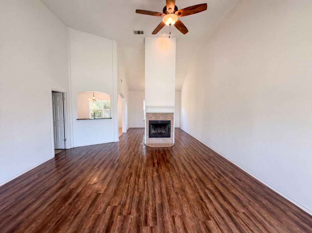 Property photo 3 of 7712 Redbrush