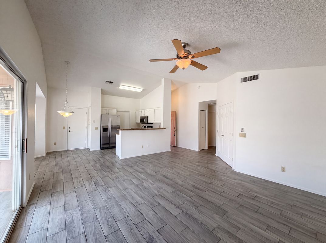 Property photo 3 of 1842 E Riviera Dr