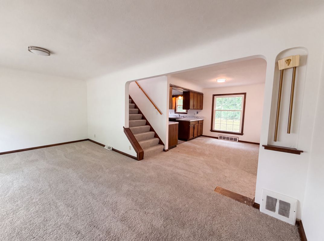 Property photo 3 of 971 Learidge Rd