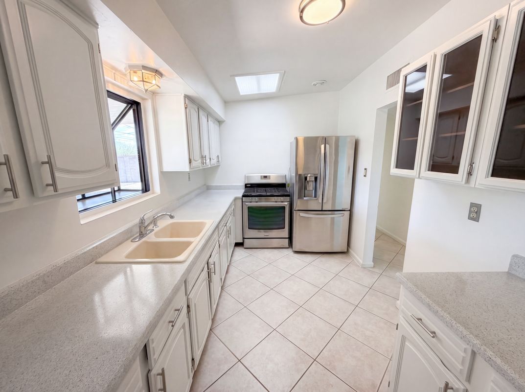 Property photo 2 of 650 S Kenyon Dr