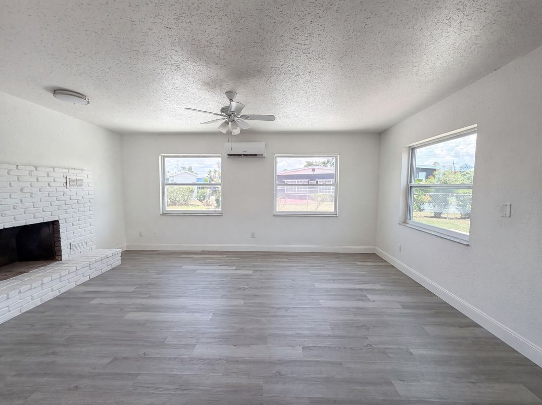 Photo 9 of 26 of 21530 Glendale Ave, Port Charlotte, FL