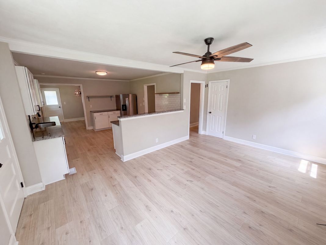 Photo 10 of 23 of 8519 Denbur Dr, Charlotte, NC
