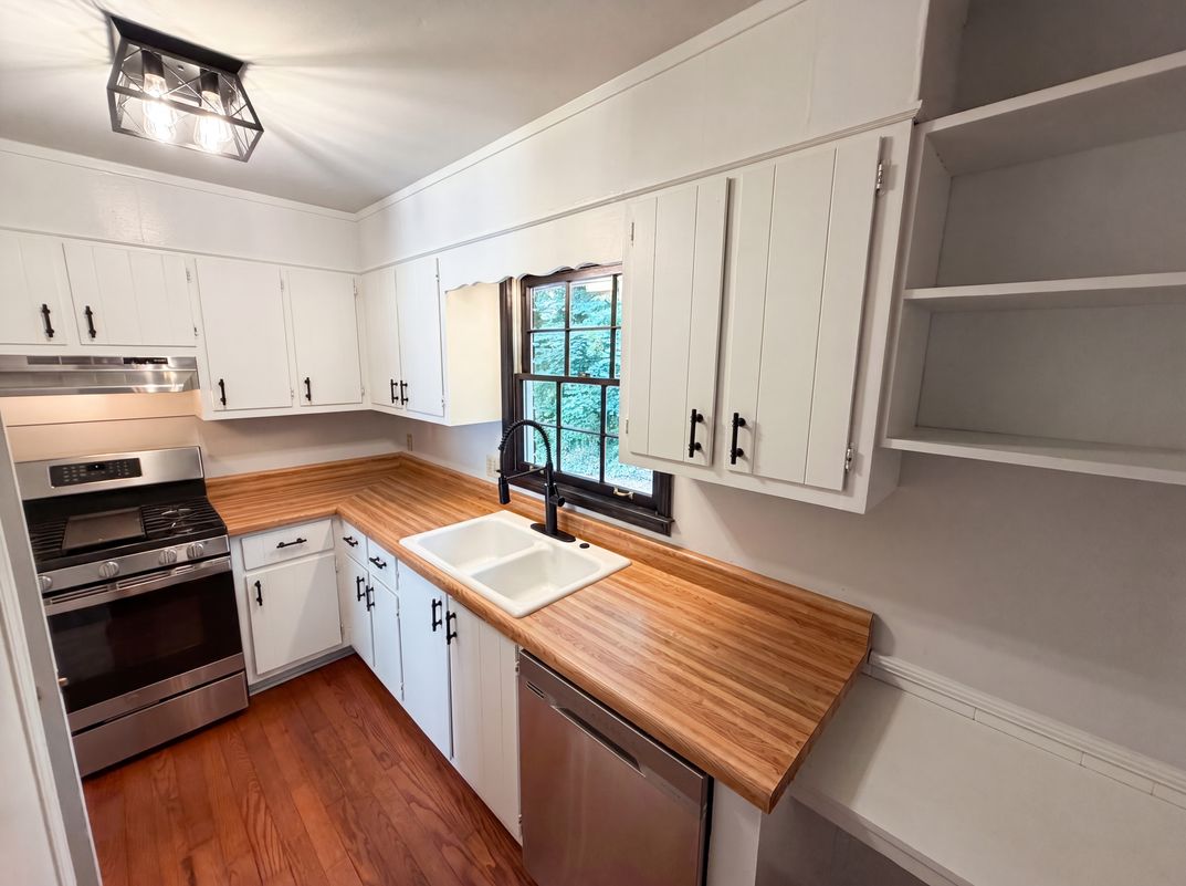 Property photo 2 of 1271 Seven Springs Cir