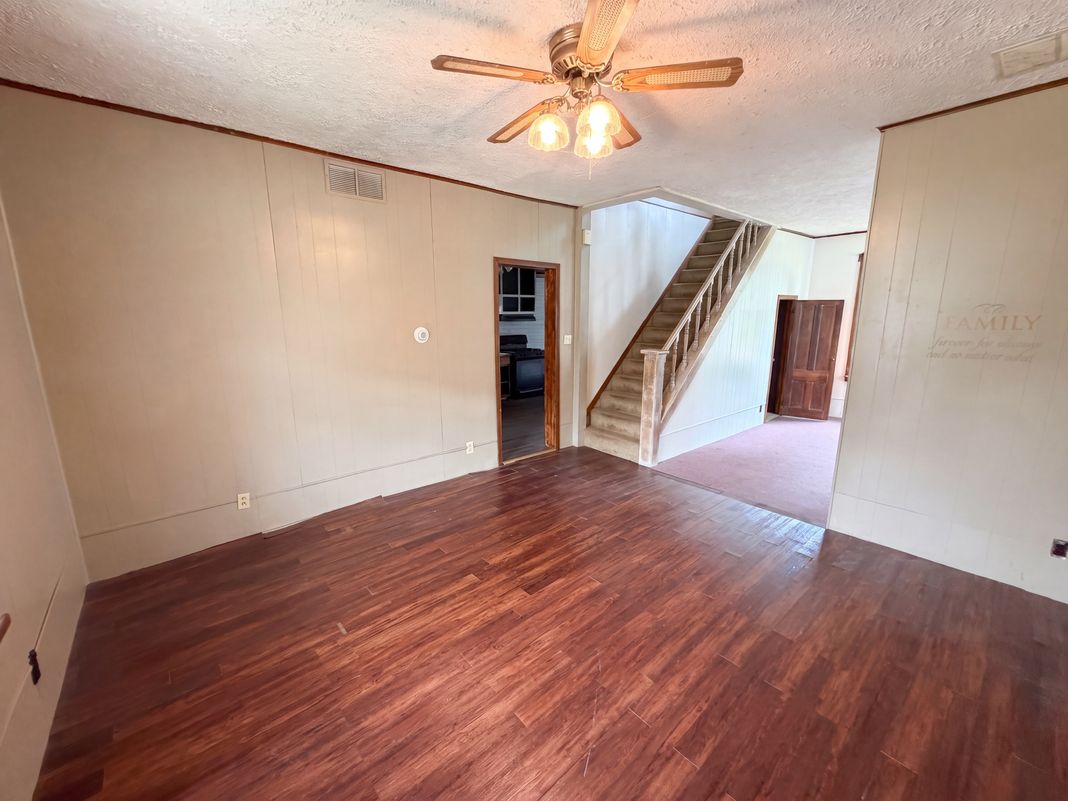 Property photo 3 of 250 S Central St