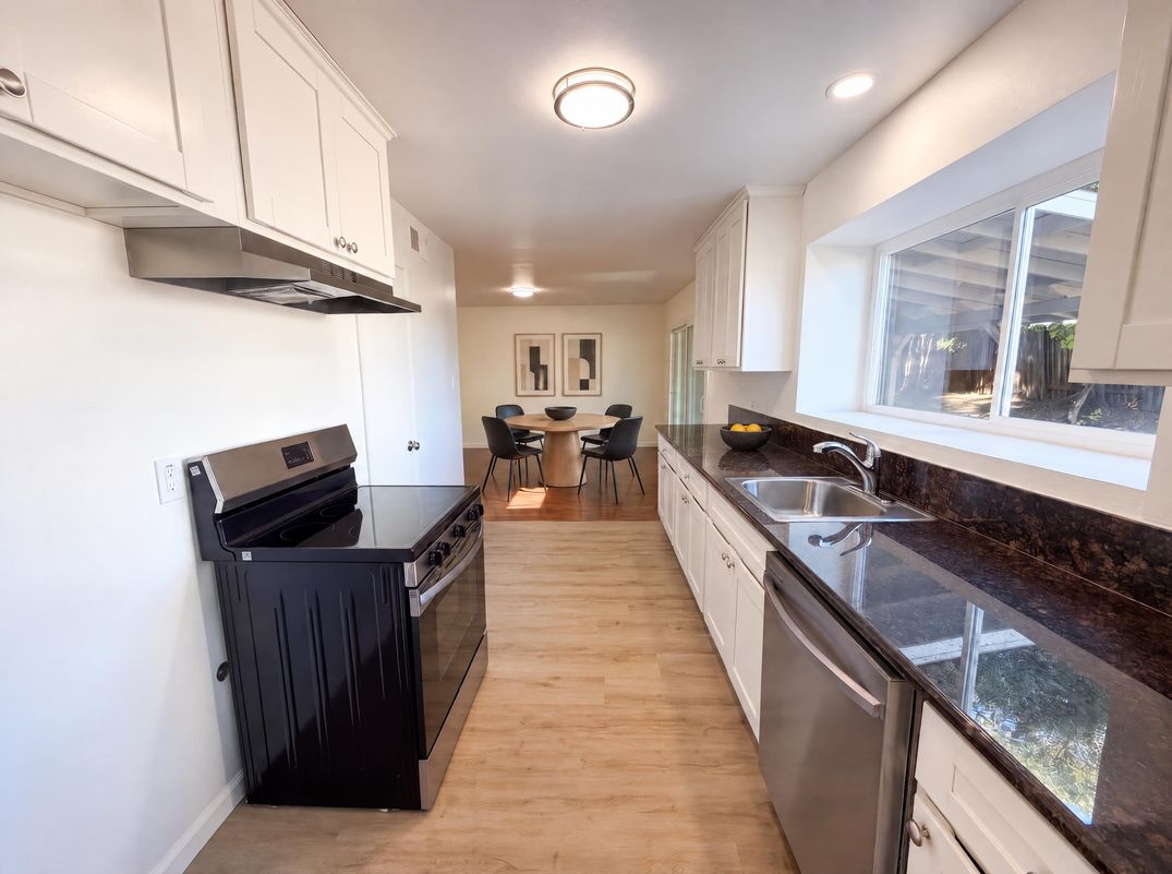 Property photo 2 of 4948 Dewey Dr