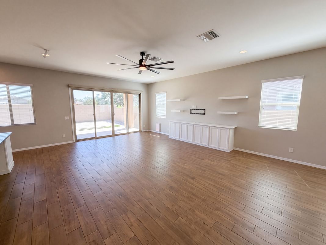 Property photo 3 of 4511 N 93rd Dr