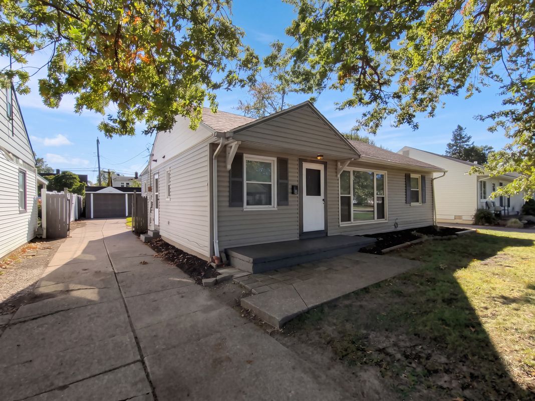 Property photo 1 of 13807 Elsetta Ave