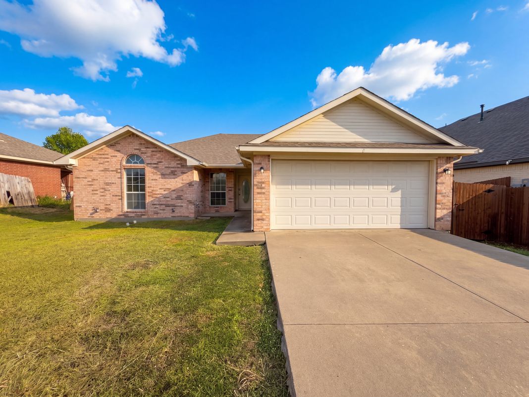 Property photo 1 of 208 Comanche Trl
