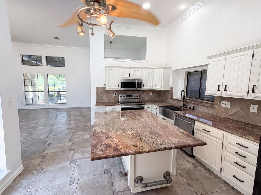 Property photo 2 of 1613 Mullins Dr