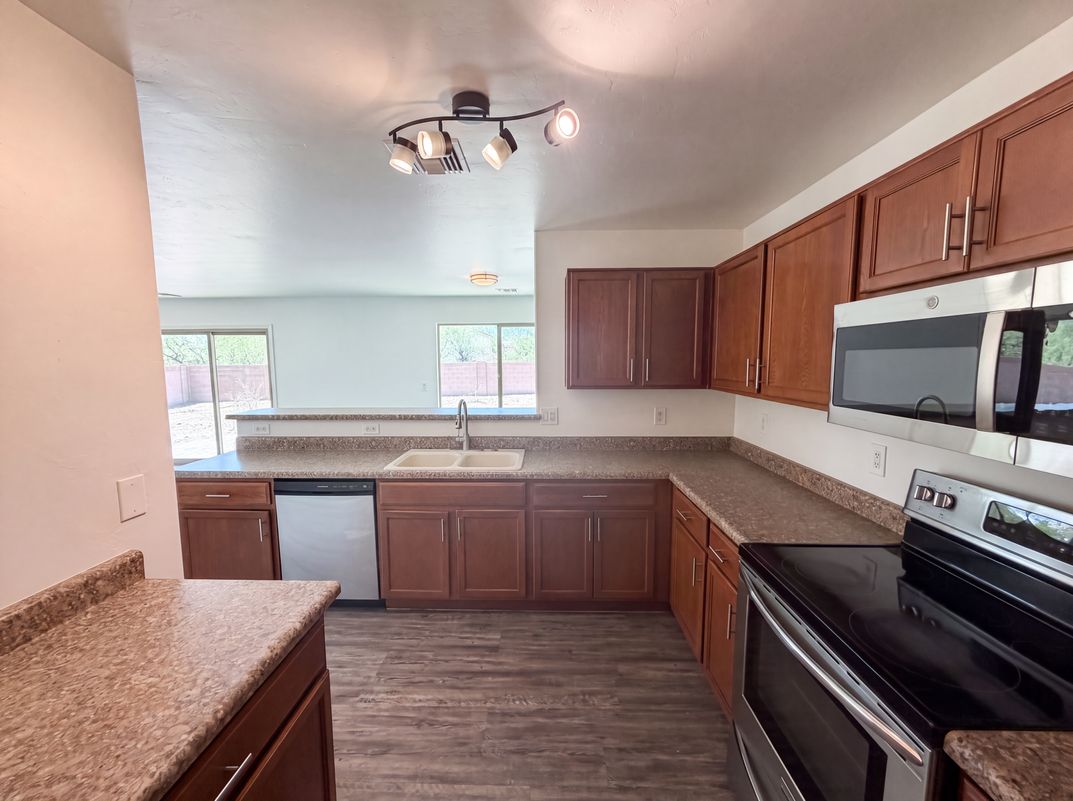 Property photo 2 of 935 W Placita Canalito