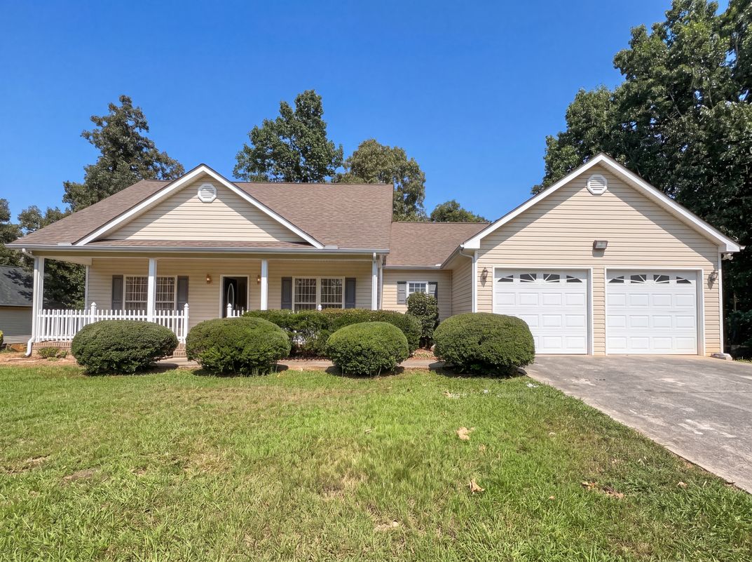 Property photo 1 of 3073 Saratoga Dr