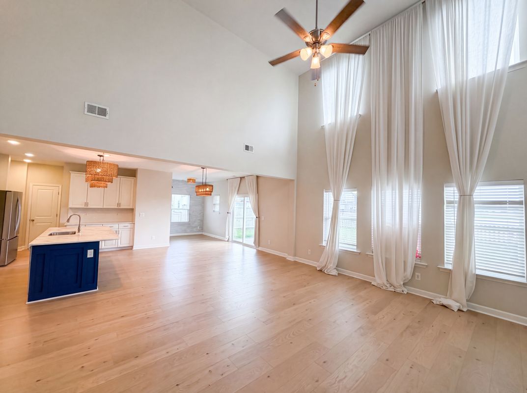 Property photo 3 of 142 Lucca Dr