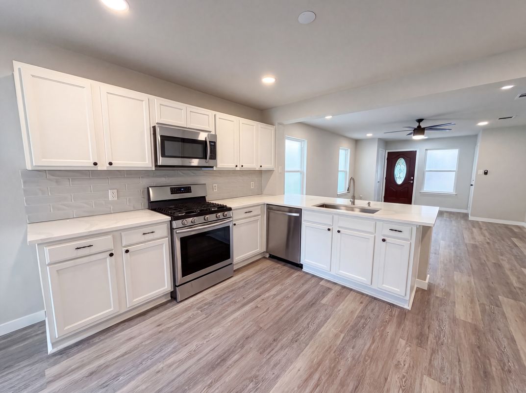 Property photo 2 of 1076 Shadow Creek Blvd